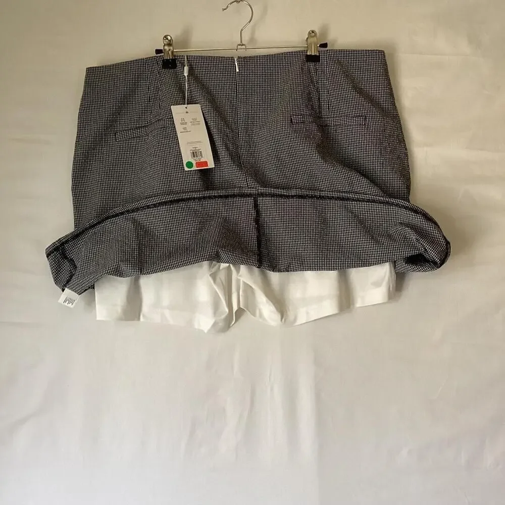 1069 NWT Lady Hagen Seer Sucker Skort White/Navy Size 18